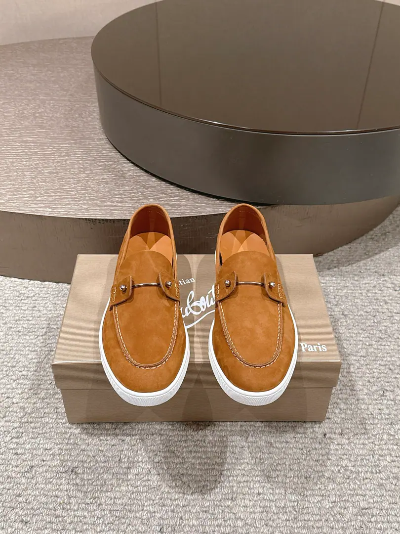 CL Christia* Loubouti*（Red bottom shoes.） Chambeliboat LeFlell Shoes. The Italian man's new shoes on the leisure boat.🆕 Every pair of Italian hand-made shoes with a simple classic., The upper feet are very comfortable.！ This shoe face is in the eye, cow skin., Handmade shoe face Little crossband metal shoe buttons instead of shoelaces are more of a look., It's invisible.. The little cow has a comfort in skin. Original rubber film combination, ♪ And it's a beautiful look ♪. It's a very good feeling.. Unpackaged launch, Multicolor🉑Select！ Standard leather shoe code number: 39～46（45.46Do it.）