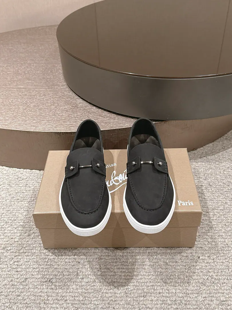 CL Christia* Loubouti*（Red bottom shoes.） Chambeliboat LeFlell Shoes. The Italian man's new shoes on the leisure boat.🆕 Every pair of Italian hand-made shoes with a simple classic., The upper feet are very comfortable.！ This shoe face is in the eye, cow skin., Handmade shoe face Little crossband metal shoe buttons instead of shoelaces are more of a look., It's invisible.. The little cow has a comfort in skin. Original rubber film combination, ♪ And it's a beautiful look ♪. It's a very good feeling.. Unpackaged launch, Multicolor🉑Select！ Standard leather shoe code number: 39～46（45.46Do it.）