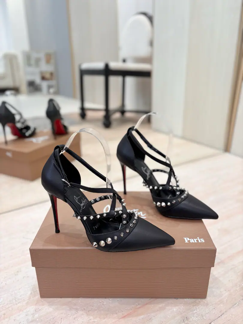 Plant price 𝐶ℎ𝑟𝑖𝑠𝑡𝑖𝑎𝑛 𝐿𝑜𝑢𝑏𝑜𝑢𝑡𝑖𝑛Red bottom heights and series.🍷🍷 C LHigh heels., Like a fashion elf.. The classic black one., The nails on the shoe are like a little star., Shows personality and coolness., The pointy design is more of a stretch of legs., The air is perfect., It's a perfect choice at work or dinner.. And the pink pair., ♪ So soft and soothing ♪ ♪ Like the sun and the sun ♪, It's a little more gentle and elegant., At a romantic date or a leisure party., It'll make you feel as soft as you can.. Every pair of shoes has a unique soul., The man who's been talking about brands is a man of his heart.. Signal design for the red bottom, Like a brand of magic., ♪ As the pace moves ♪, Add a non-repelicable charm to the dresser.. Put them on., You're the lead on the fashion stage., Step on your own fashion melody with confidence.. 【Material】 ✅Uchi.: In the sheep's skin. ✅Otsumi!: The original is really a big one. ✅Colours: Come to color the card. ✅Codes: 34-42 (34.40.41.42No re-election.） ✅He's tall.: 10.5cm