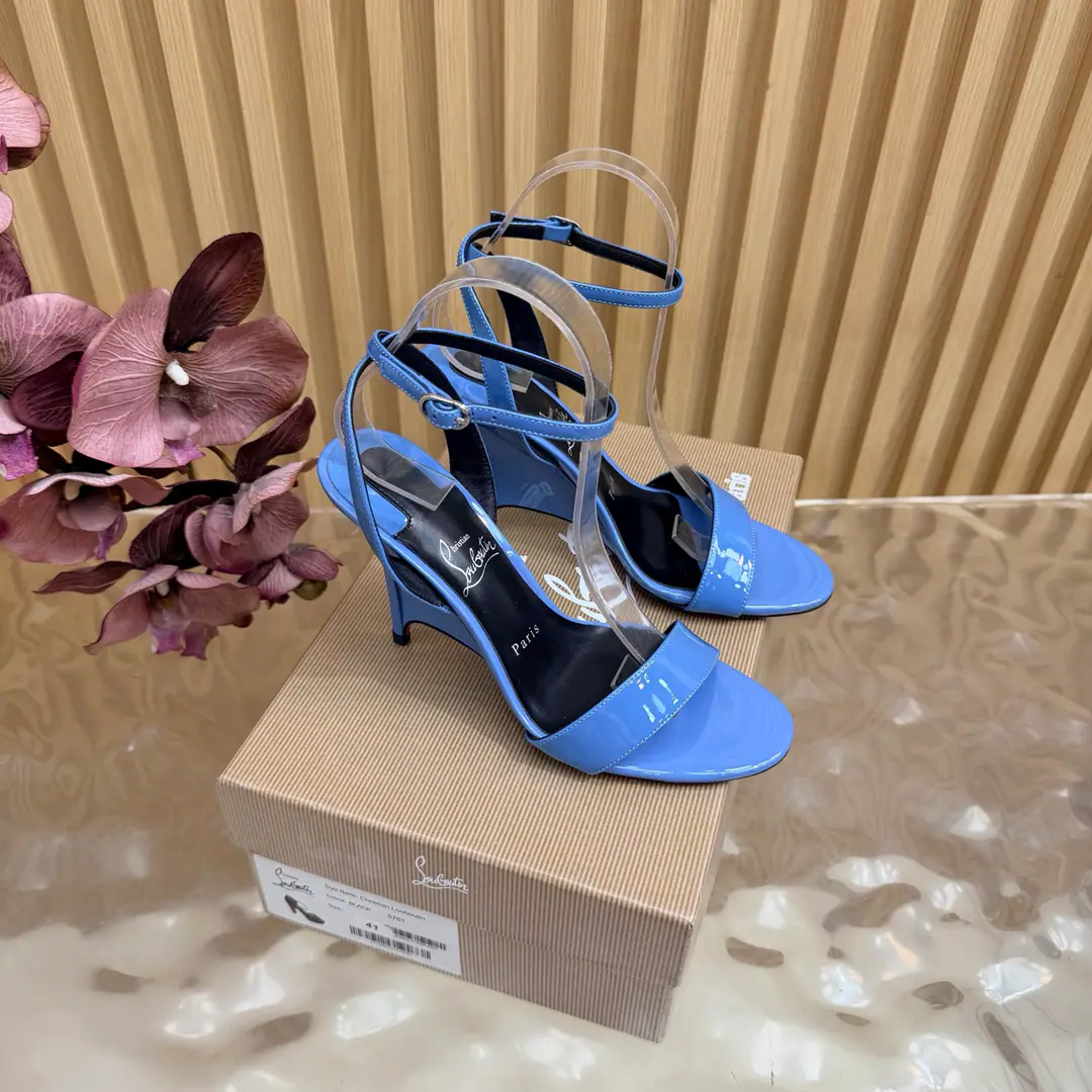 🆑 Christian Louboutin | 2026s𝐒OriginalCLThe newest pair of heels.～ Fashion-showed red-drinking sandals. New red metal and hot rose heels. Nothing to say is a whole lot of crazy.💋#A deadly temptation. ❤︎Shoe.: A beautiful new one., ♪ And roses on the tip of their feet ♪, From petals to flowers, All artificial stitches are made in the crystals. You're a good-ass guy. ❤︎ Material: Painted skin. ❤︎ Uchi.: In the sheep's skin. ❤︎ Otsumi!: The original import top is a big one. ❤︎ Size: 35–42（35.40.41.42）Make a no-refund order. ❤︎ He's tall.: 10cm