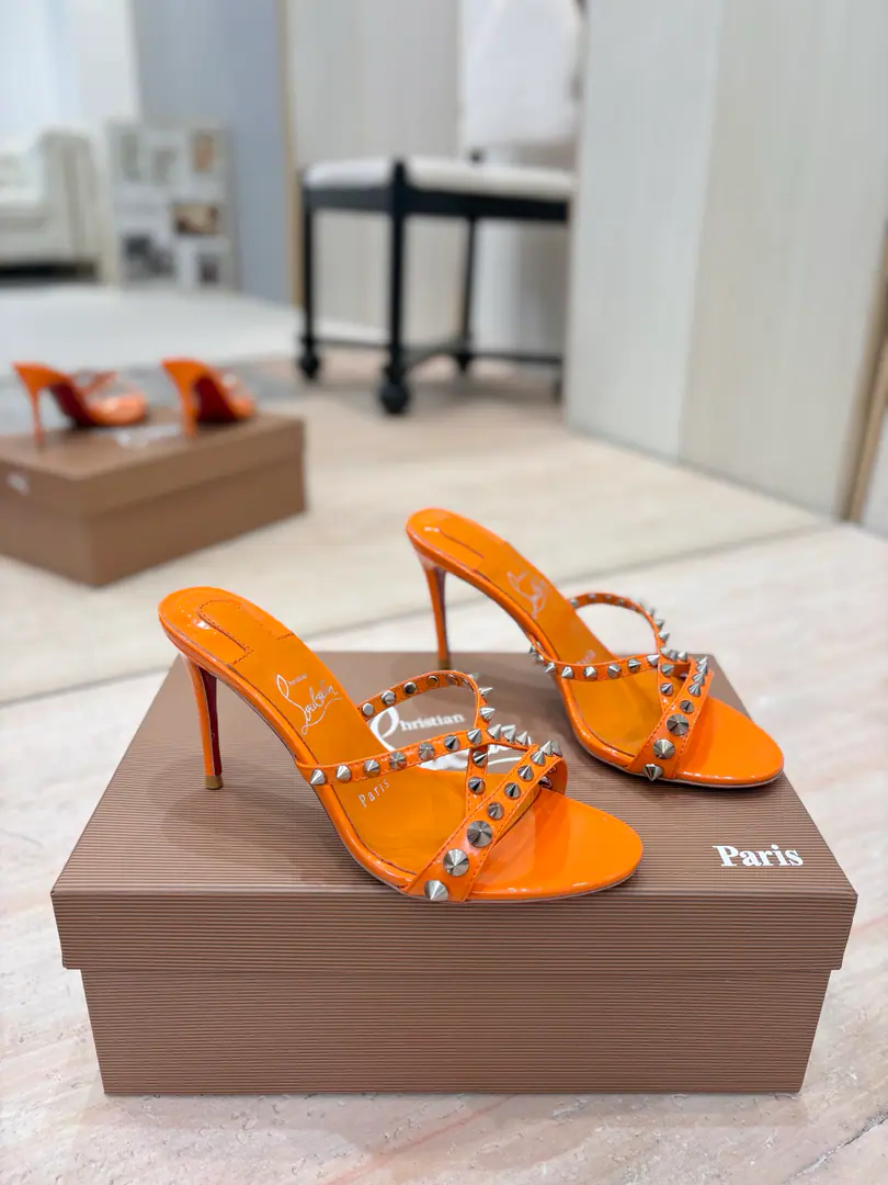 Plant price 𝐶ℎ𝑟𝑖𝑠𝑡𝑖𝑎𝑛 𝐿𝑜𝑢𝑏𝑜𝑢𝑡𝑖𝑛Red bottom heights and series.🍷🍷 ♪ When the sun goes through the city ♪, You need a couple of meetings.「# Light #」High heels.. Rink Shoes Series, Light the summer streets with saturation.: ●The glow is green like a morning butter and milk shake., Lighting the tediousness of the commute.. ●The bright oranges are like falling gold., Let dating time bring a filter.. ●The classic black nails hide the vehement., The workspace is full in one second.. Every pair of shoes is a love poem for the city., The nails are refractioning the starlight between steps.. There's no need to catch up with the tide., You're the tide itself.——Step on it.CL, Make every step focus., ♪ And make the ordinary routines ♪TThe show.. 【Material】 ✅Uchi.: In the sheep's skin. ✅Otsumi!: The original is really a big one. ✅Colours: Come to color the card. ✅Codes: 34-42 (34.40.41.42No re-election.） ✅He's tall.: 10.5cm