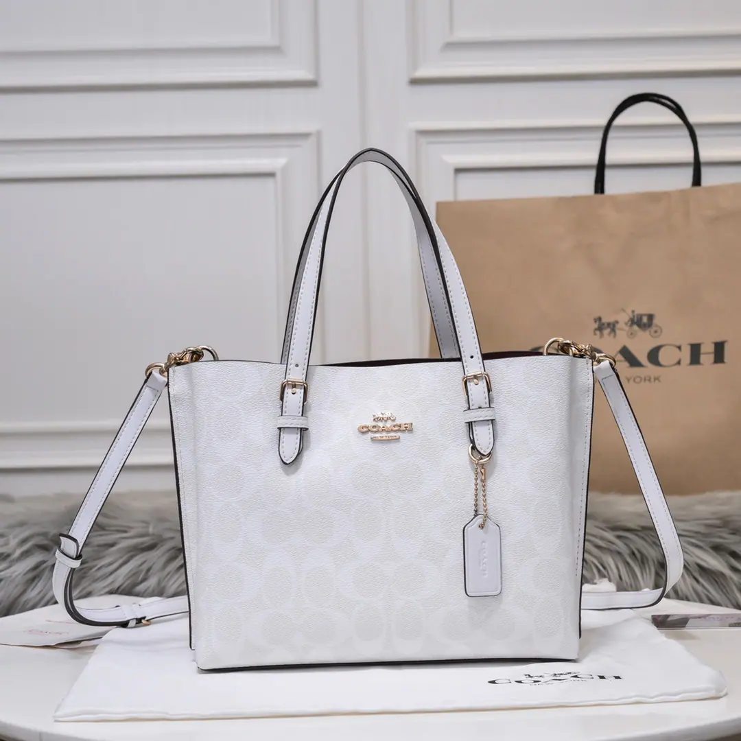 【Original factory skin】【Packaging】 CoachNew paragraphMollie toteTotbag.c4250 It's been a big time, Little Tote bag.~With Tot's bag, and it's very delicate., The old flower is a classic., The latched layer., It's very practical.！Dimensions:25*19*12cm