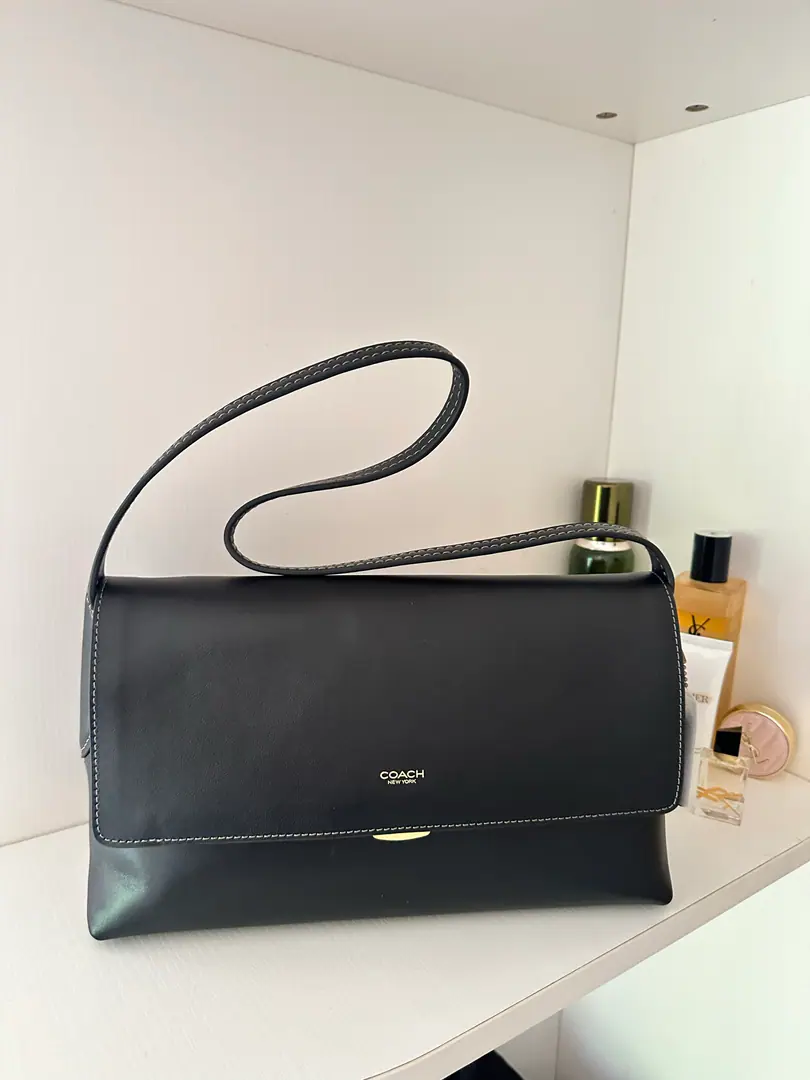 【Packaging】【Original plant level】 coach CDS58, Black-hand shoot. It's a very good money., Low profile luxury., It's a very air-like style. Single shoulder., The laptops are all very nice., And it's super-capacity., A very useful one-hand armpit under the bag., The top is very good., Nice back., The recommendation must be for this single shoulder bag. Dimensions:30*18*12