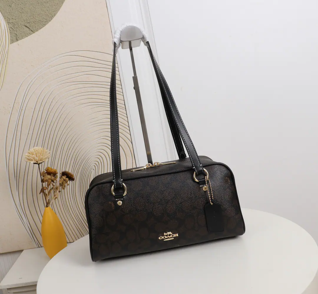 【Original factory skin】【Packaging】 Coach Koz. Boston shoulder bag. Dimensions: 30*14*13cm Model: CF