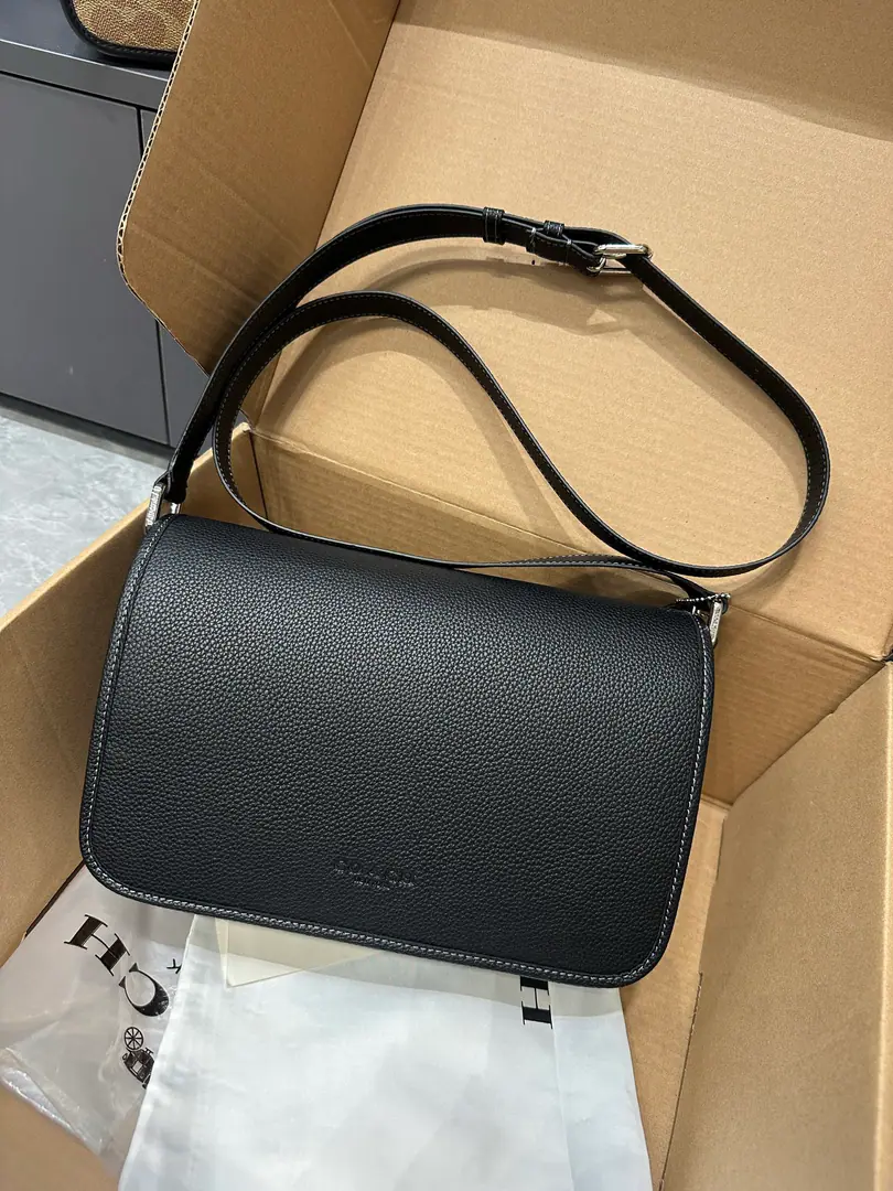 【Packaging】【Original plant level】 【8Monthly new paragraph】COACH/Cork!CES27 CES29 Aurel's old flower.COLBY 28The courier bag is slanted and the mailman bag is over-mounted., Internal zipping bags and multipurpose bags, Magnetic button opening, The fabric line., Vertical Length55cmRegable shoulder belt, You can pull out your shoulder or slash your zipper bag., 28cm（Long）× 18cm（High）×7.5cm（Kuan）