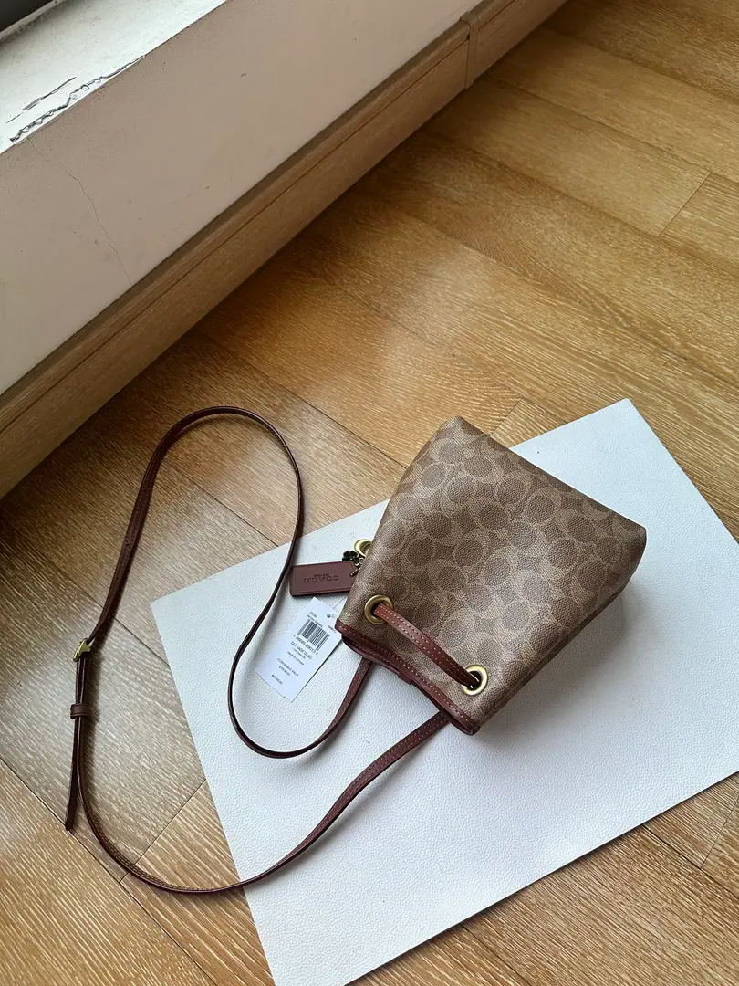 【Packaging】【Original plant level】 CER87 JADE- The little bag of ropes. A single shoulder slant bag under the armpit., Open pocket pull ropes inside., The fabric line., Regable shoulder belt, Shoulder or slash, ♪ Fine, small ♪, It's a lot of fashion.…… Dimension. 14.5cm（Long）× 17cm（High） 9cm（Kuan）