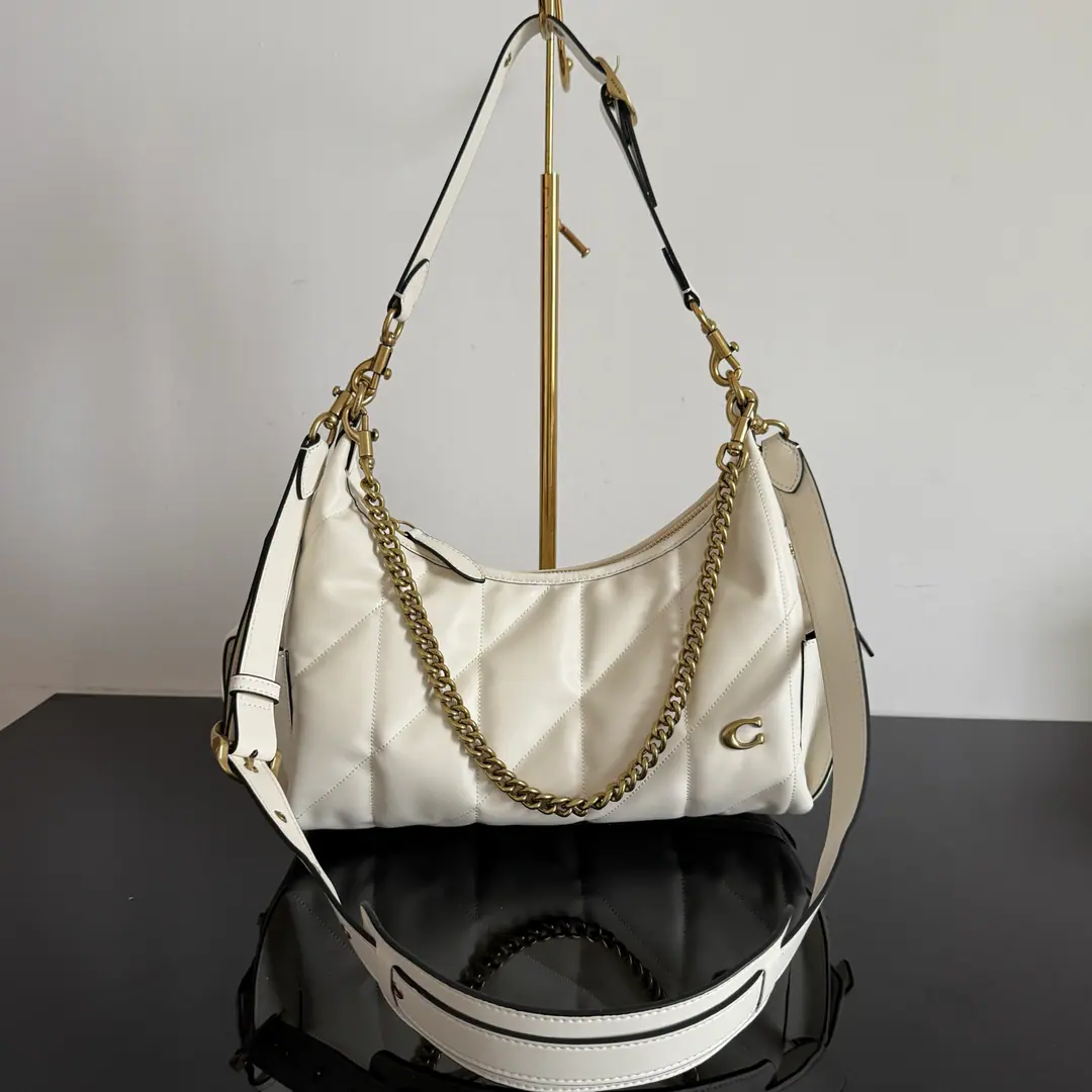 【Packaging】【Original plant level】 NewCoachCork! CEM89 julietThe latest fund in the series. The diamond line. This paragraph is very unique., Is it there?CarryWhere's the shadow?, It depends on how you appreciate it., The size of the match is one sex., Three shoulder belts can be replaced with a plaque of decoration., It's not that simple. The whole bag is covered with a top-story bull., The inside canvas., It's very large and full., The armpit's in place. Dimensions30x12x16cm