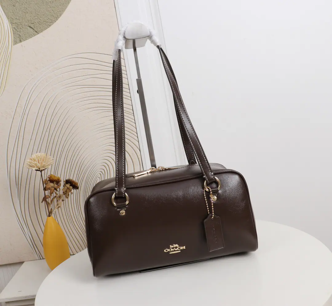 【Original factory skin】【Packaging】 Coach Koz. Boston shoulder bag. Dimensions: 30*14*13cm Model: CF