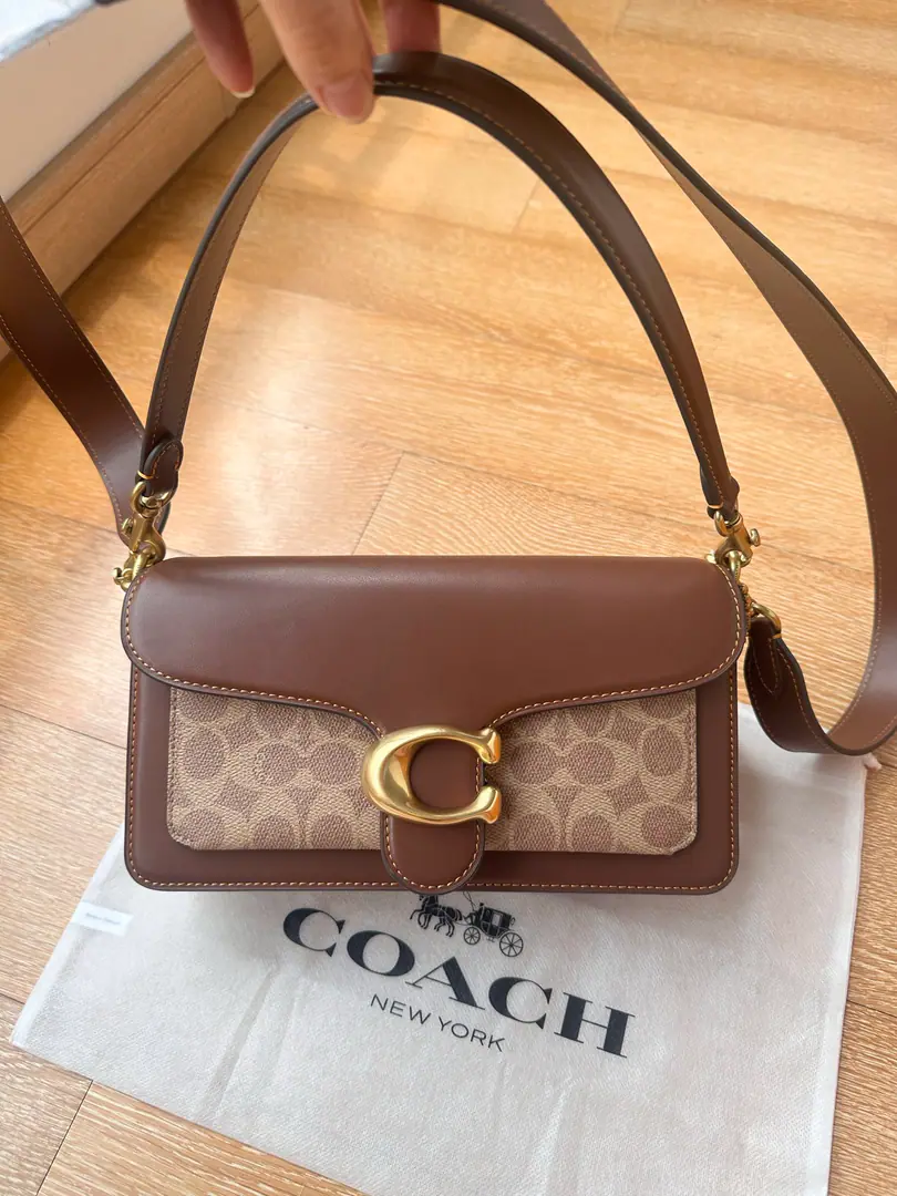 【Original factory skin】【Packaging】 Coach The new wine bag., All I see is a live picture., The details are not stress-free., It's a multi-coloured item., The classics are all set up for four seasons. TABBY 26Single shoulder bag. Wu is a new man.TabbyI don't want to see anything., It's a great match., FineCDetonation of metal accessories, Head-deck cortex., NewTabby26The bag., But with a single shoulder on your hand., Dimensions: 26*15Huge7.5cm