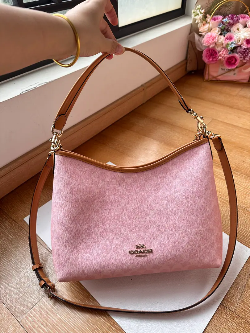 【Packaging】【Original plant level】 A beautiful cherry pollen.🌸CEL12 A pink-medium drifter bag., Hanging flowers with flowers, There's a long shoulder belt that can slash., ModelCEL12, A pack of hard to ask., It's a big deal.！Dimensions31/23.5/11