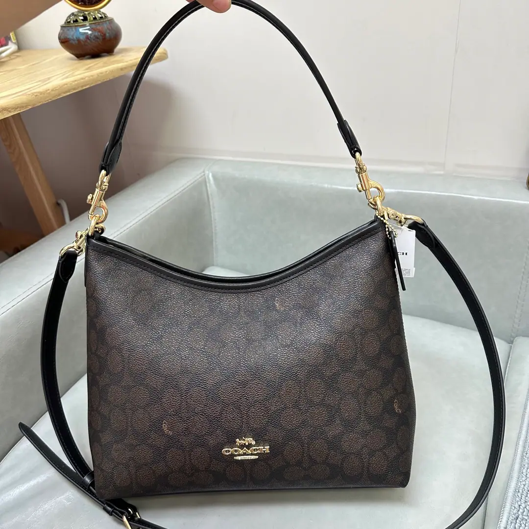 【Packaging】【Original plant level】 Cork! CV walnuts are woody. laurelA series of drifters. Single shoulder slant bag. New signature with old flower coats and top-of-the-sheath leather., Two shoulder belts., You can have your hands slanted., Lazy look., Open Arc Design, It's a huge capacity., Colour value coexists with utility, Four seasons common, It's a lot of style., It's a daily travel instrument.. Dimensions: 28×18×11cm