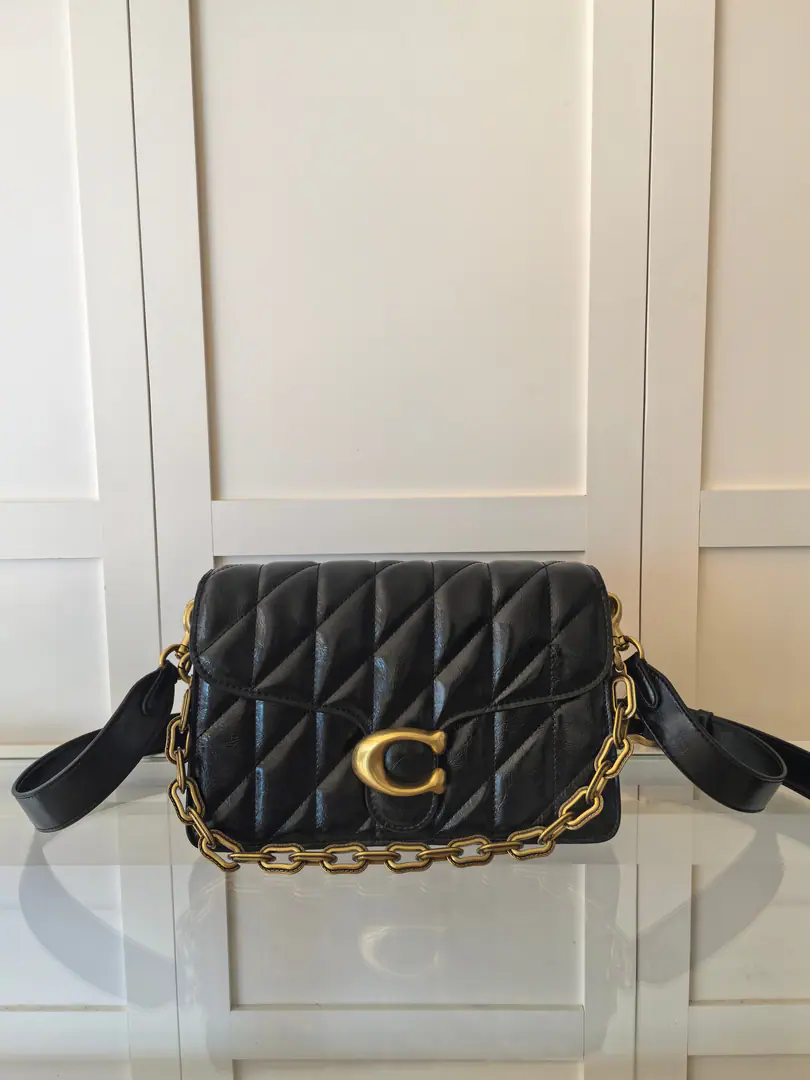 【Original factory skin】【Packaging】 A new gin bag for a sheep's skin., ParagraphCAF55 The interior layer caps were increased to be soft and flexible. A multilayered super-loading. It's very practical. Three. Shoulder belts and chains can make many styles. Dimensions26:16.5*8.5