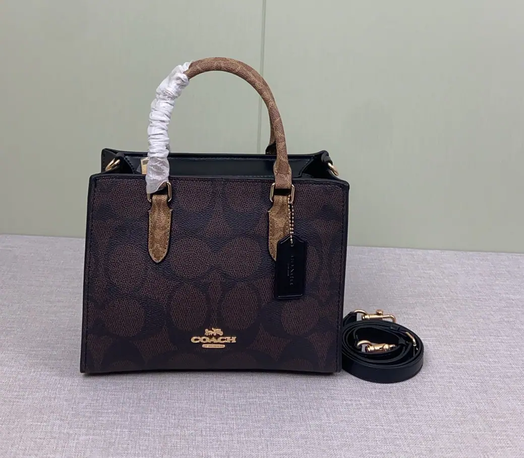 【Packaging】【Original plant level】 Newmaggie cy cy Tóth's handbag is ready to watch. Classic long-sighted handbags are not easy to get out of date. It's a lot of stuff. It's a good fall and a good air. Dimensions24.5-19-12cm
