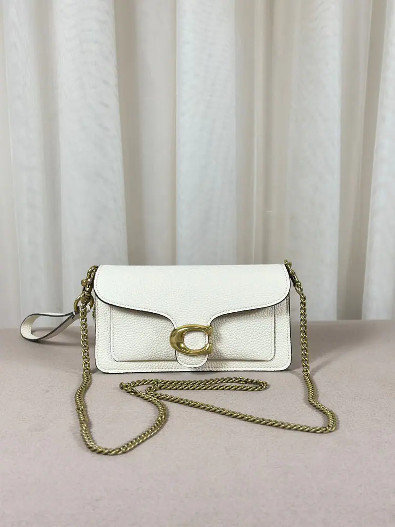 【Packaging】【Original plant level】, COACH/The new girl's bag.TABBY 19The number-and-line slanted bag. CBF14Two., Three credit card slots with built-in multipurpose pockets., The buttons open the pocket.. It's in the artificial tanning line., The chain can be broken back and slant across dimensions20Long10.5HighX4.5Broad spot supply