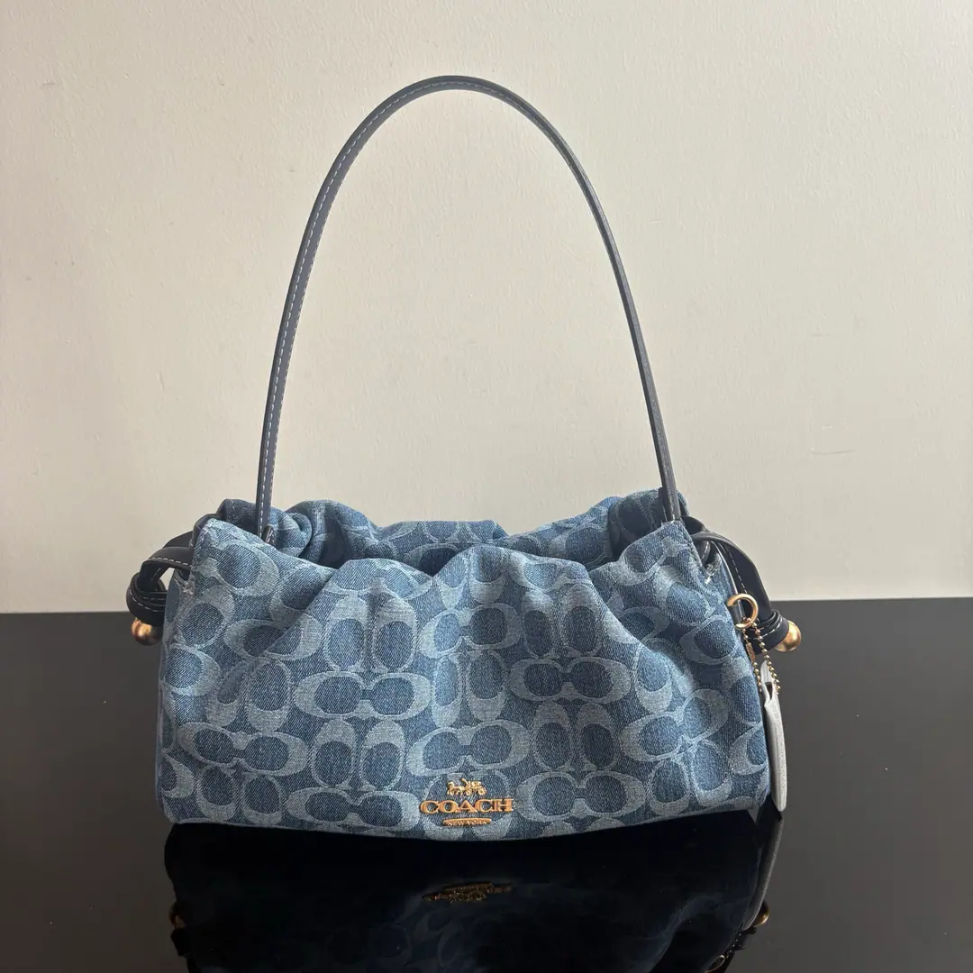 【Packaging】【Original plant level】 Small COACH/The Corse. Arlé.FayeA woman's shoulder slanted handbag, and a single armpit under her armpit.CDE45 Dimensions26*15*7