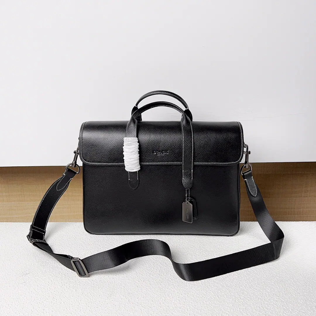 【Packaging】【Original plant level】 New paragraphCOACH Cork!C9873 C9875New paragraphSullivanThe Men's Business Package., PVCOld tack. ％Head-deck cortex., The classic old flower is a great match for a real leather hand.. Turn the cap open., There's a long shoulder belt that can slash one shoulder., It's not heavy.. It's a good time for business people to travel., Workspace requirements. Dimensions: 38*28*7