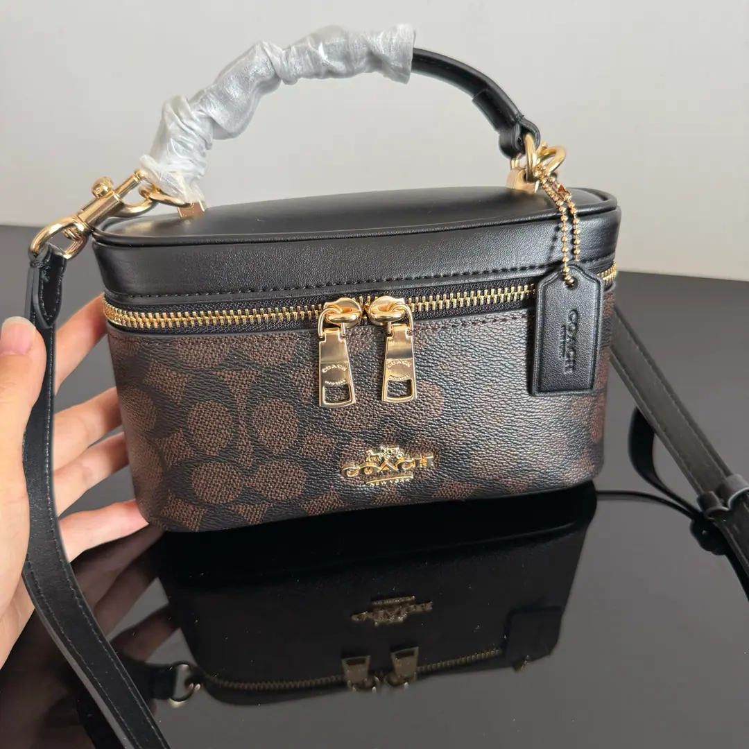 【Packaging】【Original plant level】 【New】Coach 5Moons. CEO23 OriginalsBox. The material is for leather with baseball gloves., Soft and durable., It's a great touch., I'm feeling comfortable with my back.. Don't look at it as small and delicate., The inside is very good.“Load”Dimensions22/17/9