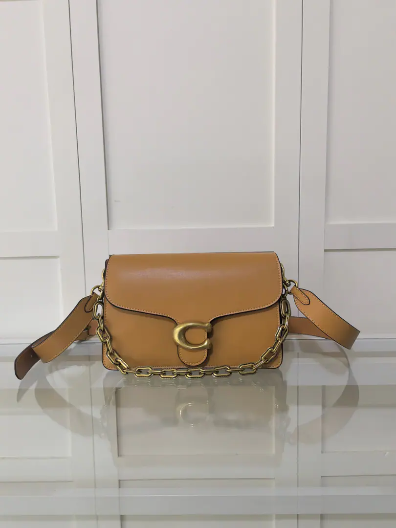 【Original factory skin】【Packaging】 Moons. chaintabby caf52 The interior layer caps were increased to be soft and flexible. A multilayered super-loading. It's very practical. Three. Shoulder belts and chains can make many styles. Dimensions26:16.5*8.5