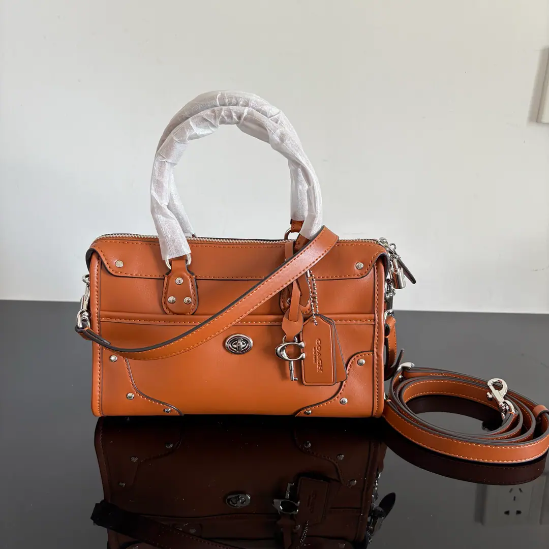 【Original factory skin】【Packaging】 【New】COACH/Mrs. Cork.RHYDER SATCHEL 24# A bag with a slanted bag # CFN69 Dimensions24*15*8