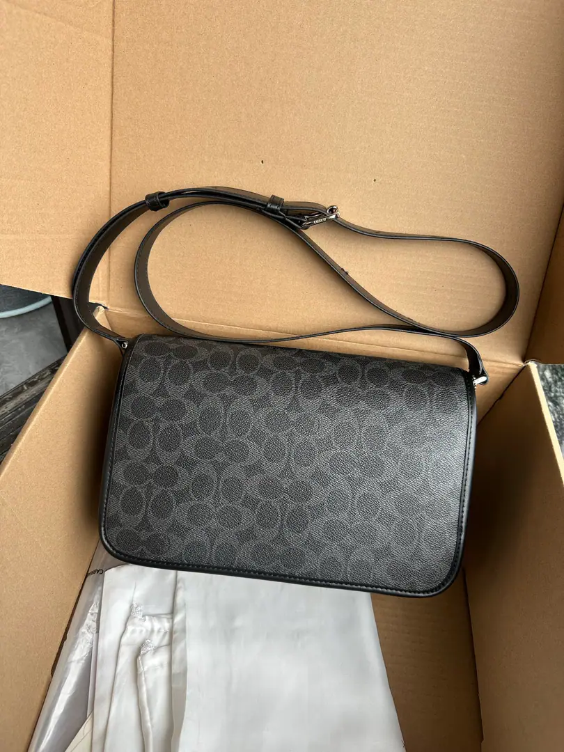 【Packaging】【Original plant level】 【8Monthly new paragraph】COACH/Cork!CES27 CES29 Aurel's old flower.COLBY 28The courier bag is slanted and the mailman bag is over-mounted., Internal zipping bags and multipurpose bags, Magnetic button opening, The fabric line., Vertical Length55cmRegable shoulder belt, You can pull out your shoulder or slash your zipper bag., 28cm（Long）× 18cm（High）×7.5cm（Kuan）