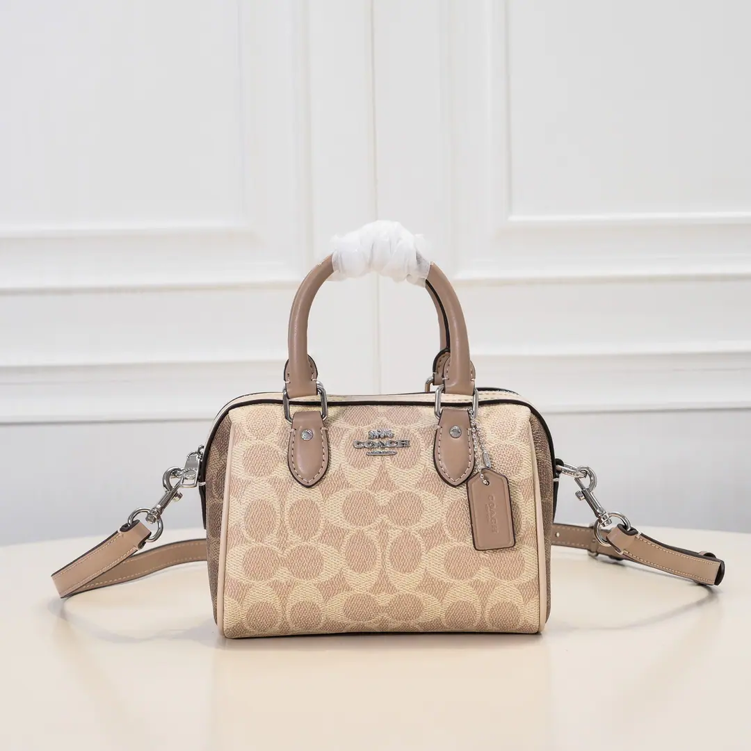 【Original factory skin】【Packaging】 Paragraph:CW Dimensions:17.5*12*10cm