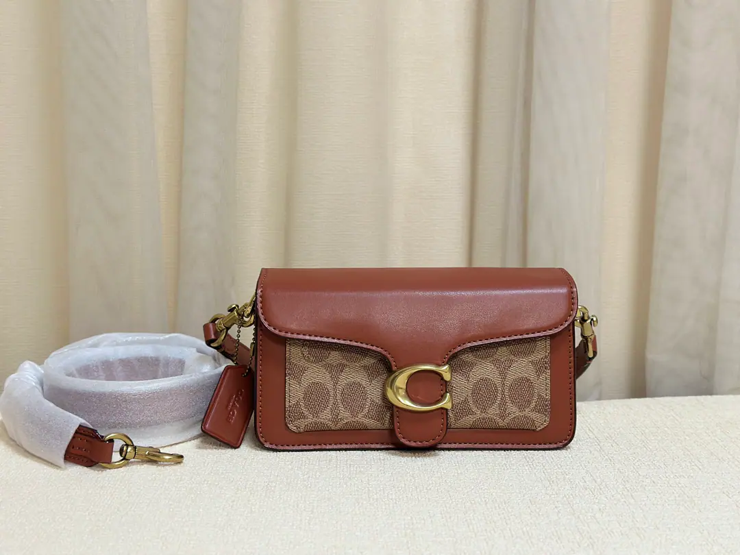 【Packaging】【Original plant level】, Lady Wine-Back. A good quality, red and brown with the old flower.B4NQ4, CY New shoulder belts are higher.10A centimetre is more appropriate for a single shoulder.[Celebrate.][Celebrate.][Celebrate.][A gift.][A gift.][A gift.][Celebrate.] With two shoulders. One long one can slash on one shoulder. A short shoulder belt can be a handkerchief. Put the armpit in your bag. Dimensions: 20cmx10.5cmx7cmRed brown spot supply