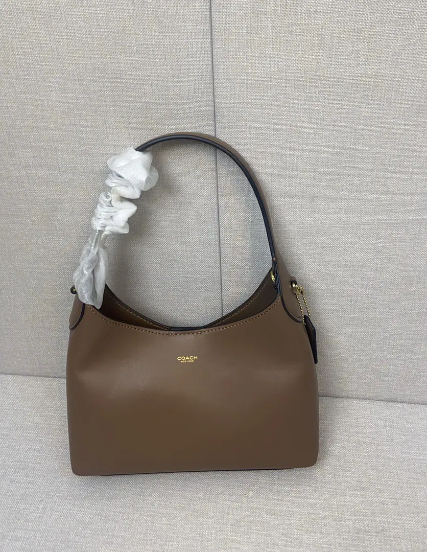【Original factory skin】【Packaging】 New】COA*H/Mrs. Koji.BROOKLYN 23Single shoulder bag., BrooklynOne shoulder slanted chain under armpit Jane's got a big-sized cattle pitot bag.CW, Dimensions23×18×8
