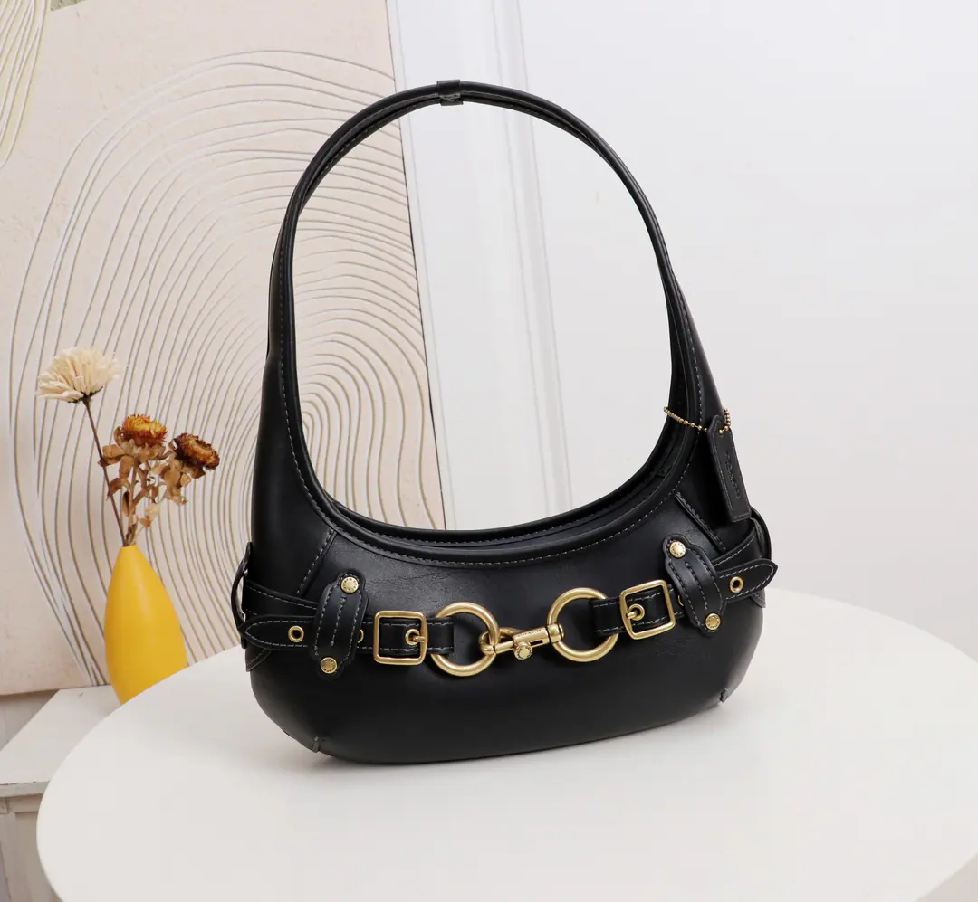 【Original factory skin】【Packaging】 Coach The single armpit is under the bag. Dimensions: 26.5*11*8cm Model: CEN80