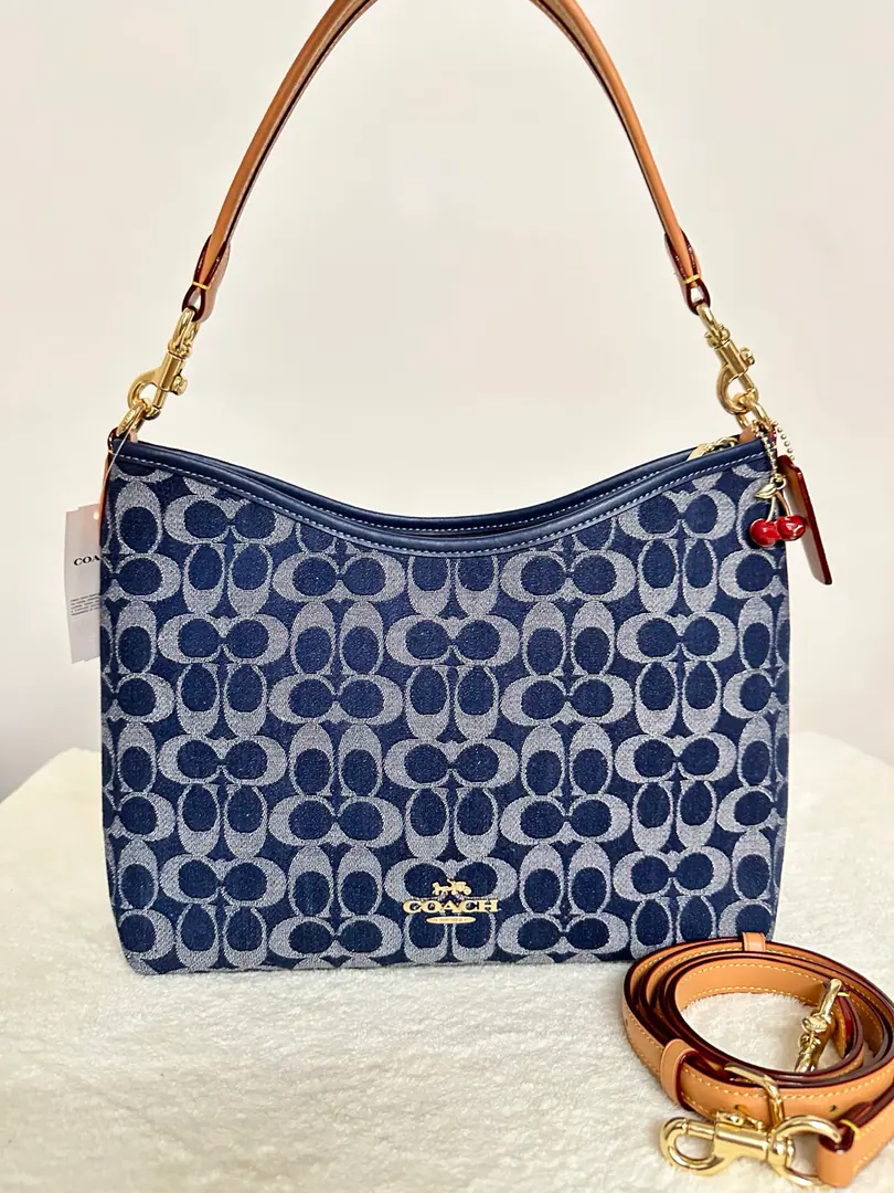 【Original factory skin】【Packaging】 CY. The Cork., Hot vagrant bag., I want a zipper bag and a knitting bag., The top zipper is open., The fabric line., Shoulder or slash, Double shoulder belt design, It's a big one.. Dimensions, 31cmx23.5cmx10.5cm
