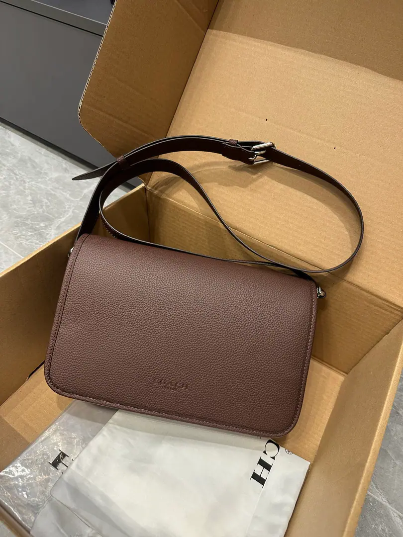 【Packaging】【Original plant level】 【8Monthly new paragraph】COACH/Cork!CES27 CES29 Aurel's old flower.COLBY 28The courier bag is slanted and the mailman bag is over-mounted., Internal zipping bags and multipurpose bags, Magnetic button opening, The fabric line., Vertical Length55cmRegable shoulder belt, You can pull out your shoulder or slash your zipper bag., 28cm（Long）× 18cm（High）×7.5cm（Kuan）