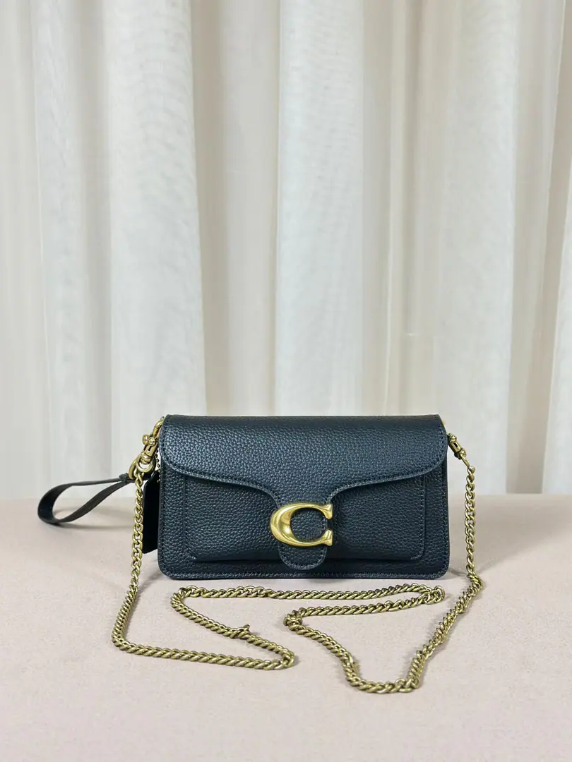 【Packaging】【Original plant level】, COACH/The new girl's bag.TABBY 19The number-and-line slanted bag. CBF14Two., Three credit card slots with built-in multipurpose pockets., The buttons open the pocket.. It's in the artificial tanning line., The chain can be broken back and slant across dimensions20Long10.5HighX4.5Broad spot supply