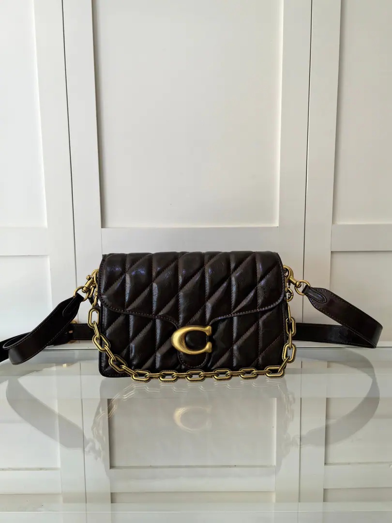 【Original factory skin】【Packaging】 A new gin bag for a sheep's skin., ParagraphCAF55 The interior layer caps were increased to be soft and flexible. A multilayered super-loading. It's very practical. Three. Shoulder belts and chains can make many styles. Dimensions26:16.5*8.5