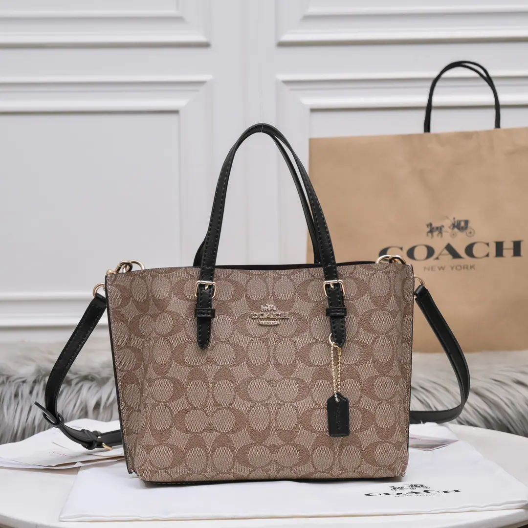 【Original factory skin】【Packaging】 CoachNew paragraphMollie toteTotbag.c4250 It's been a big time, Little Tote bag.~With Tot's bag, and it's very delicate., The old flower is a classic., The latched layer., It's very practical.！Dimensions:25*19*12cm