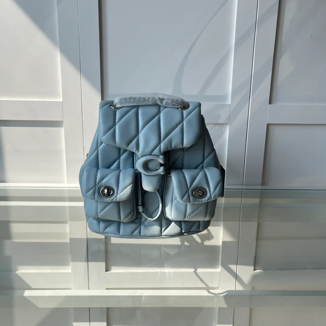【Packaging】【Original plant level】 CoachTwo-sleeved bag.4Moons. CU ClassicTabbyA series of little backpacks. ♪ And so cute ♪ Skin of a lamb., Built the ropes and the buttons., Shoulder straps can be adjusted. Dimensions21/10/20