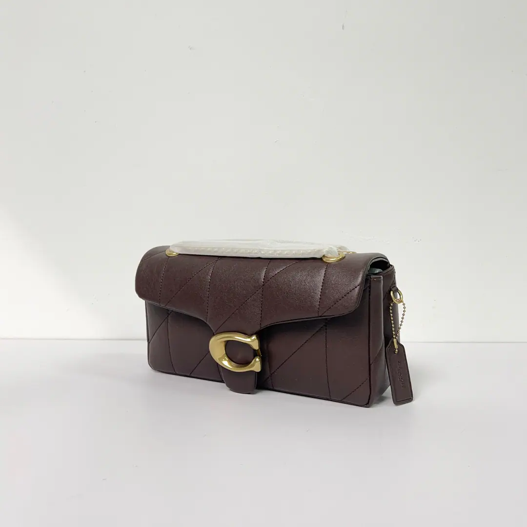 【Packaging】【Original plant level】 Coac. CCW83That's a very nice new one.. Quilted Tabby26Maple palms. Curry Black The skin is very soft and delicate and the particles are delicate. More qualitative.. Dimensions26×15×10