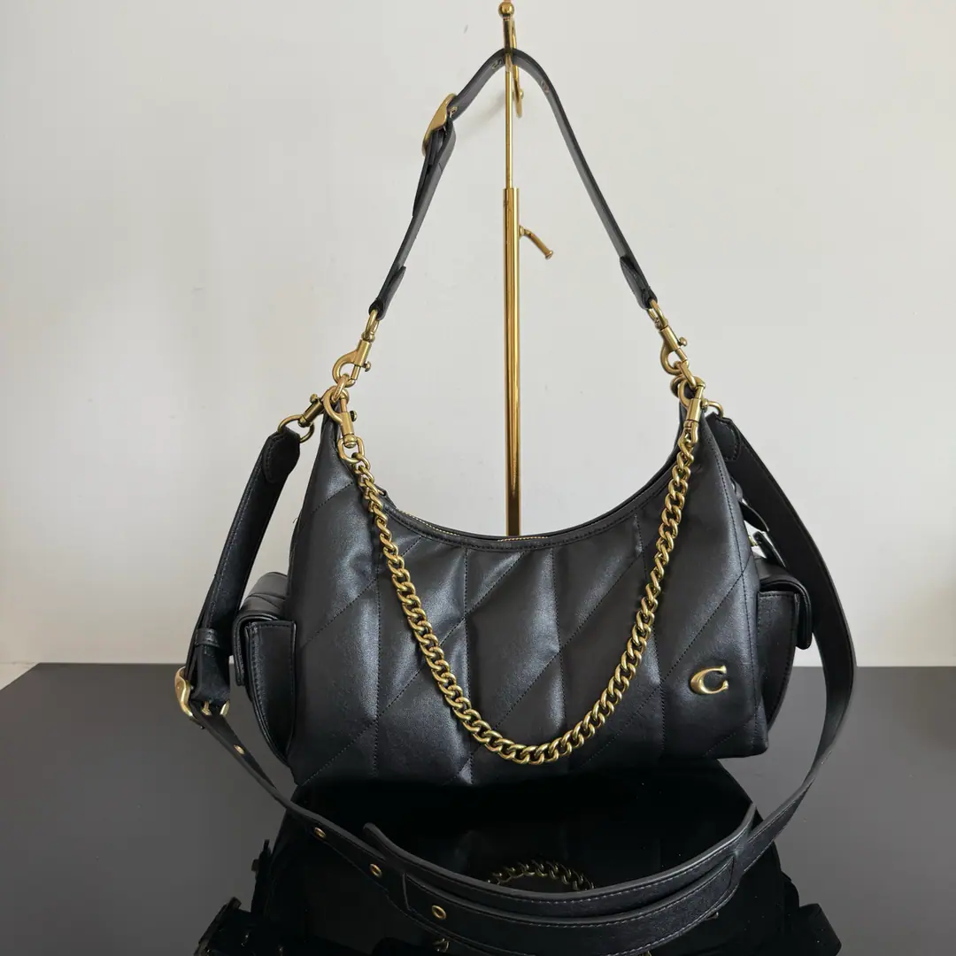 【Packaging】【Original plant level】 NewCoachCork! CEM89 julietThe latest fund in the series. The diamond line. This paragraph is very unique., Is it there?CarryWhere's the shadow?, It depends on how you appreciate it., The size of the match is one sex., Three shoulder belts can be replaced with a plaque of decoration., It's not that simple. The whole bag is covered with a top-story bull., The inside canvas., It's very large and full., The armpit's in place. Dimensions30x12x16cm