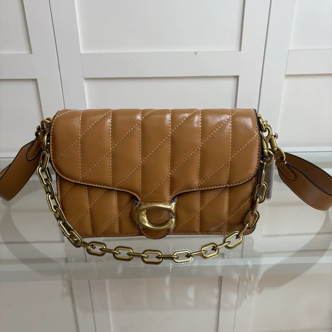 【Original factory skin】【Packaging】 Small New ox, new gin bag., ParagraphCAF55 The interior layer caps were increased to be soft and flexible. A multilayered super-loading. It's very practical. Three. Shoulder belts and chains can make many styles. Dimensions26:16.5*8.5