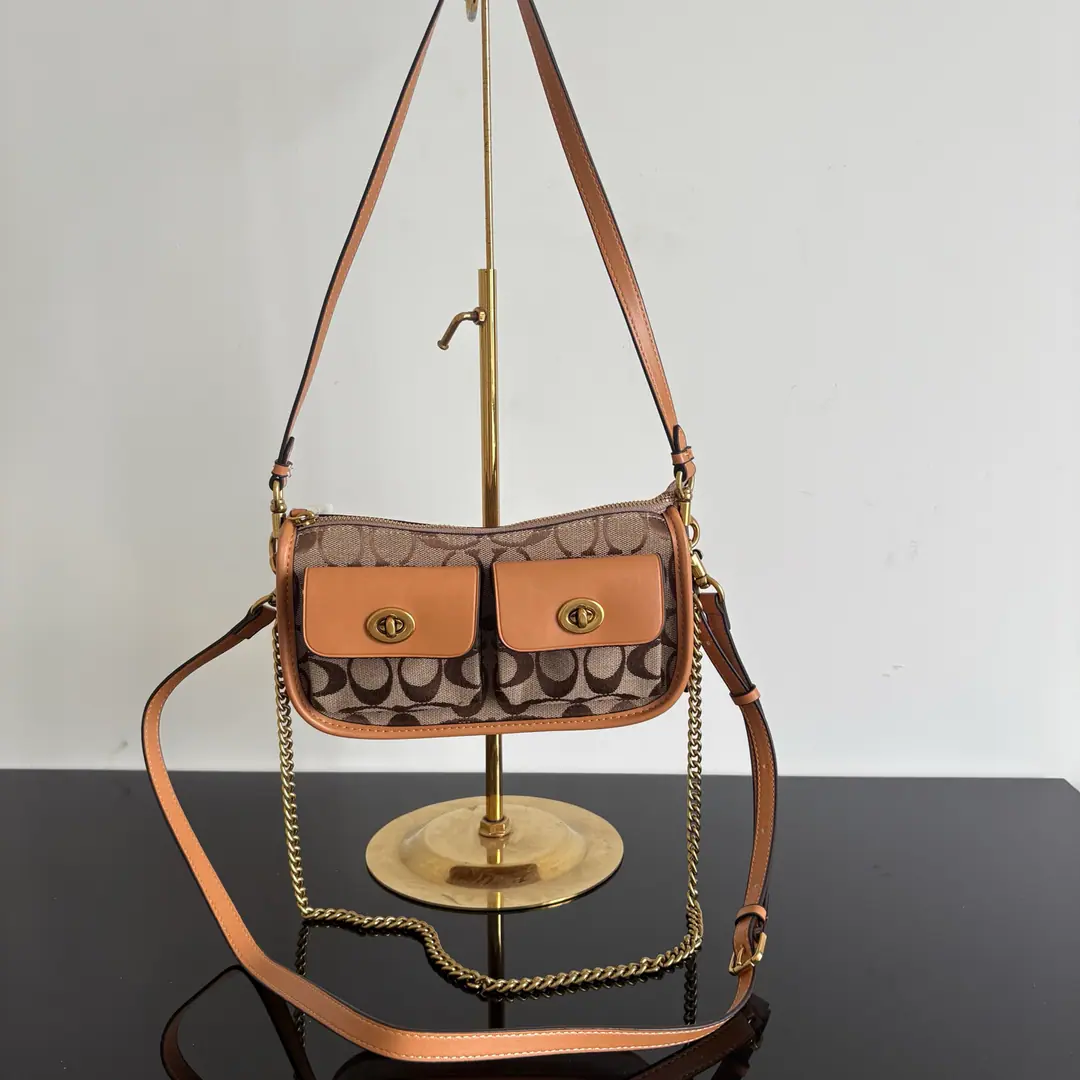 【Packaging】【Original plant level】 New🆕 Cork!coach 2026Spring brand new. CEM79 PocketboardwaverlyWho says the cute, delicate pocket of the most popular spring and summer bag?. Dimensions22/13/7