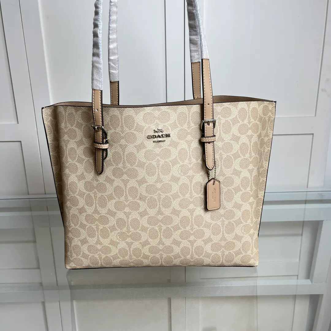 【Packaging】【Original plant level】 coach/Cork! CV New female tot bag./Shopping bags Handheld/Single-sleeved girl bag. - With zipper. It's a good one. Dimensions34.29.11 PVCScrabble