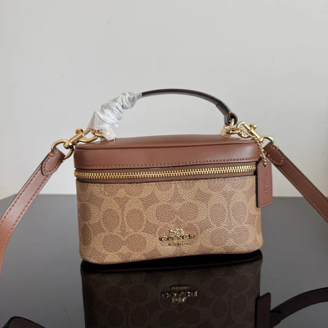 【Packaging】【Original plant level】 【New】Coach 5Moons. CEO23 OriginalsBox. The material is for leather with baseball gloves., Soft and durable., It's a great touch., I'm feeling comfortable with my back.. Don't look at it as small and delicate., The inside is very good.“Load”Dimensions22/17/9