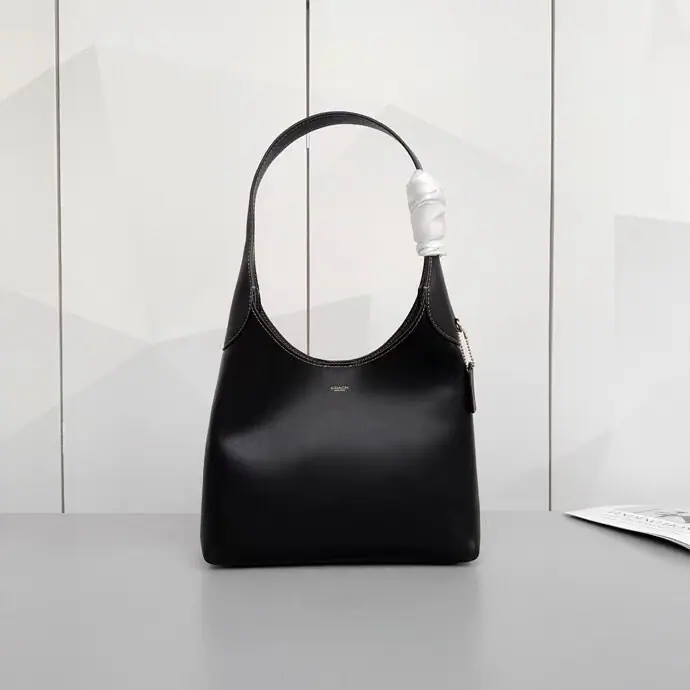 【Packaging】【Original plant level】 CU BrooklynThe one-handbag has a simple design that is elegant., It's a unique attitude from New York.. Half a month of kit design using natural granular leather with fine texture, A compact bag with convenient buttons.. The bags are equipped with enough room for collection and a convenient multipurpose pocket.. Dimensions: 28-28-8cm