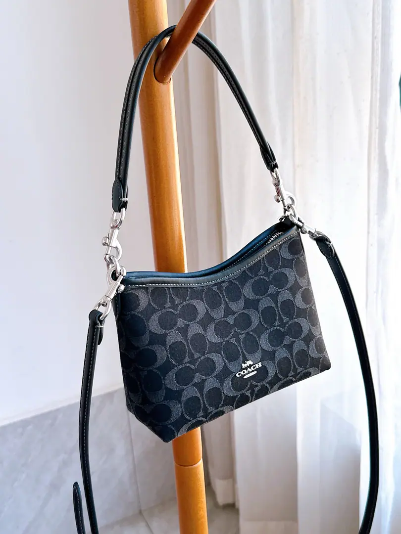 【Original factory skin】【Packaging】, 【New item for today.】CDQ27/CCZ41 laurelSeries, The little street bag Danning is new to me.2Let's do it., It's because of the classics that we keep updating.～ The little Danning is still a good rule., A little lightweight., Come on, let's go to the front end., This little thing seems more like a little bit of a fan., Pop-Up Simple Style, Simple armpits with shoulder belts on their shoulders. Dimension: 20/7/15. 👉
