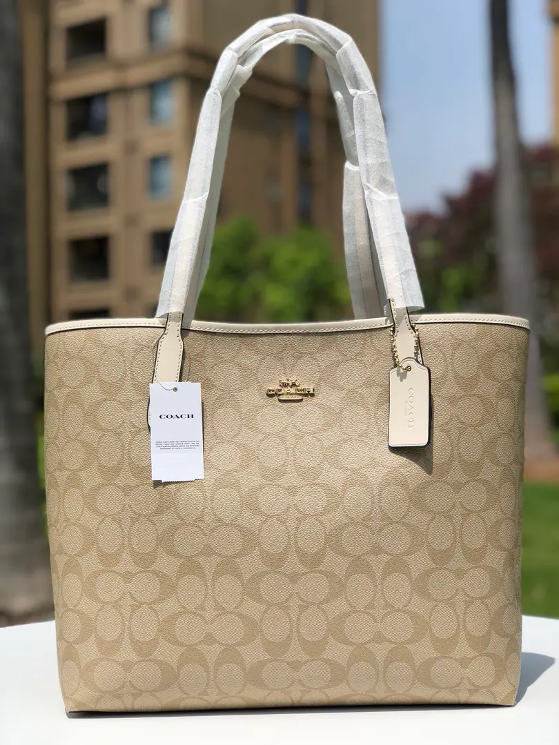 【Packaging】【Original plant level】 5696New paragraphtoteShopping bags, PVCIt's a top-decked cow., Use the button design in the middle, There's a zipper in there., Counter Quality, Welcome to the comparison.！Dimension: 30*26*15