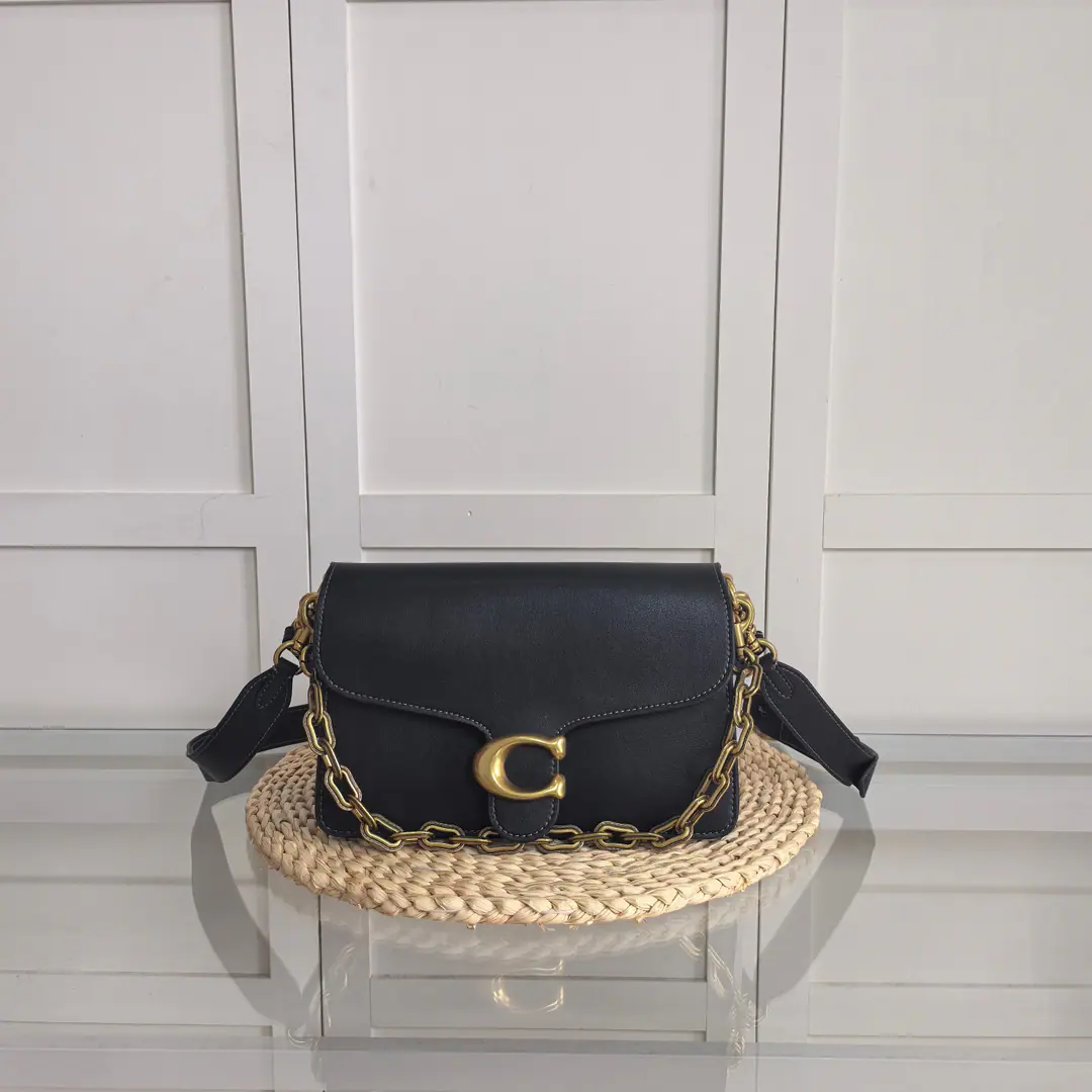【Original factory skin】【Packaging】 10Moons. chaintabby caf52 The interior layer caps were increased to be soft and flexible. A multilayered super-loading. It's very practical. Three. Shoulder belts and chains can make many styles. Dimensions26:16.5*8.5