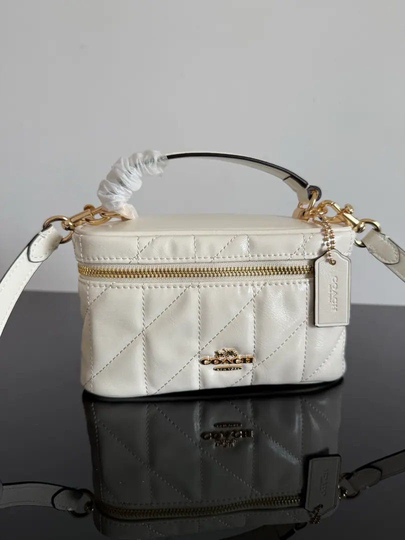 【Packaging】【Original plant level】 【New】Coach 5Moons. CEO22 OriginalsBox. The material is for leather with baseball gloves., Soft and durable., It's a great touch., I'm feeling comfortable with my back.. Don't look at it as small and delicate., The inside is very good.“Load”Dimensions22/17/9