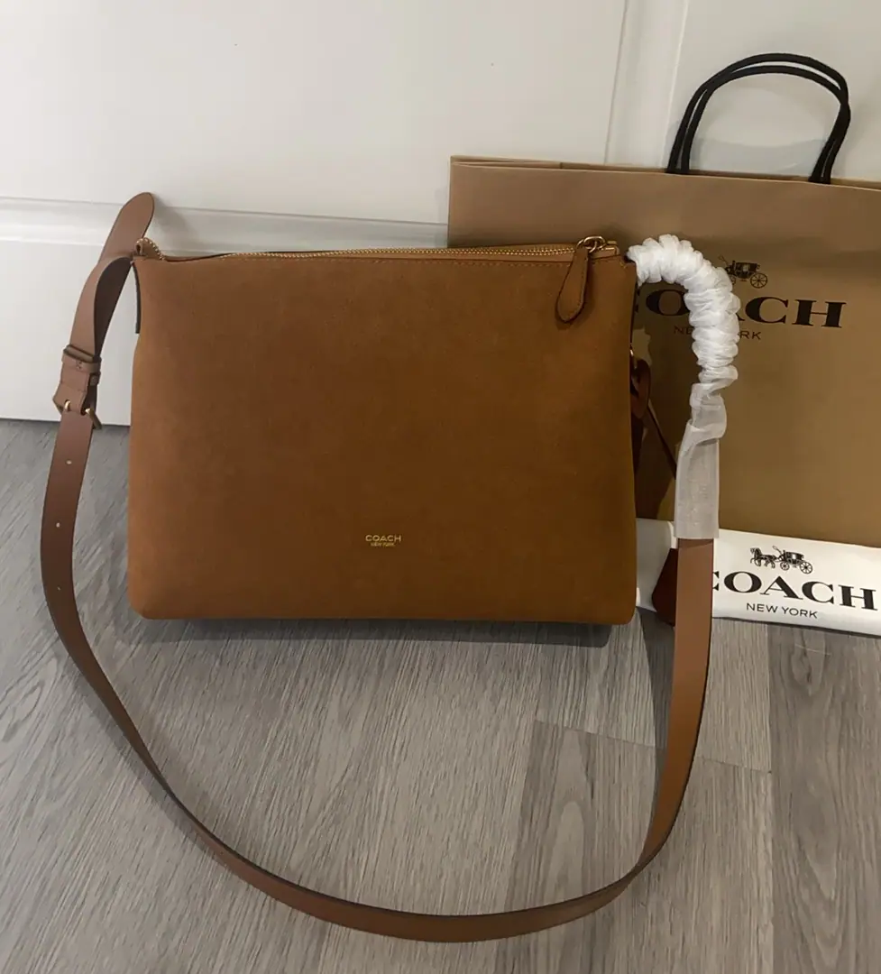 【Original factory skin】【Packaging】. COACH/Cork!mott cCW7733 CCB57It's been super hot lately. COACH/Same paragraph for men and womenmott33 It's been super hot lately. It's already a big bag of fire., It's a big capacity. CoachThe postman's bag was loosely suffocating.33/25/8