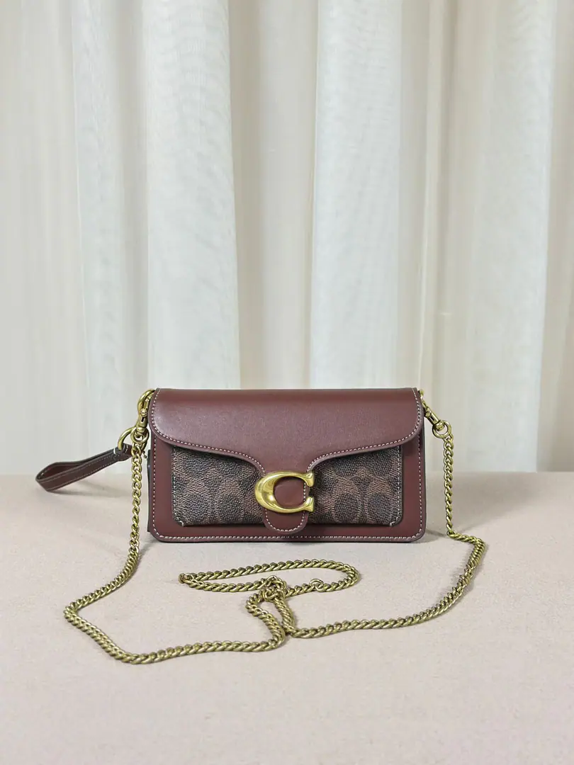 【Packaging】【Original plant level】, COACH/The new girl's bag.TABBY 19The number-and-line slanted bag. CBF14Two., Three credit card slots with built-in multipurpose pockets., The buttons open the pocket.. It's in the artificial tanning line., The chain can be broken back and slant across dimensions20Long10.5HighX4.5Broad spot supply