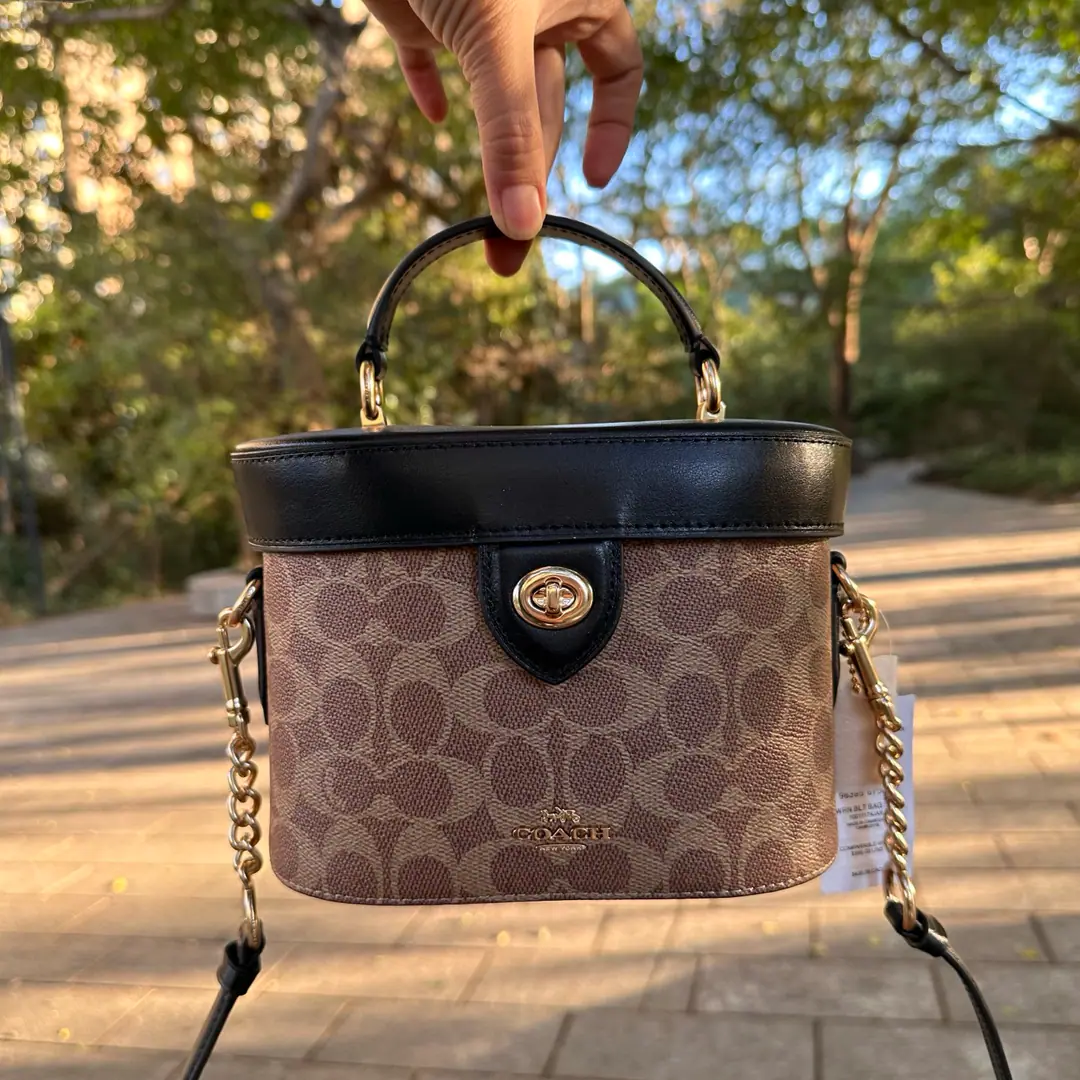 【Original factory skin】【Packaging】 CBQ35New high-end box bag makeup bag, Requisition level, Newly made-up bag., The retro-colour system.PVCA pair of cow skins., The old flower.CLiterary, There's a long shoulder belt., Very pretty.…… Dimensions: 20x14x10cm