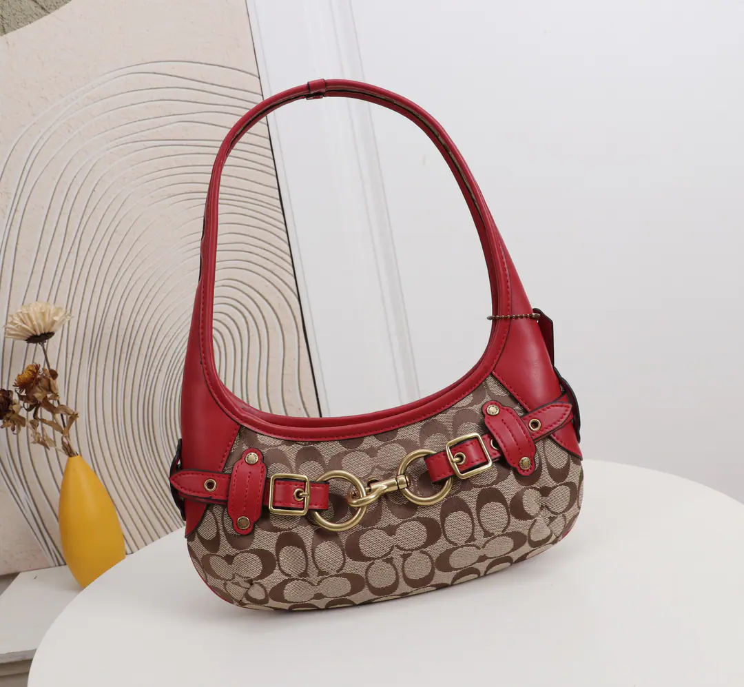 【Original factory skin】【Packaging】 Coach The single armpit is under the bag. Dimensions: 26.5*11*8cm Model: CEN80