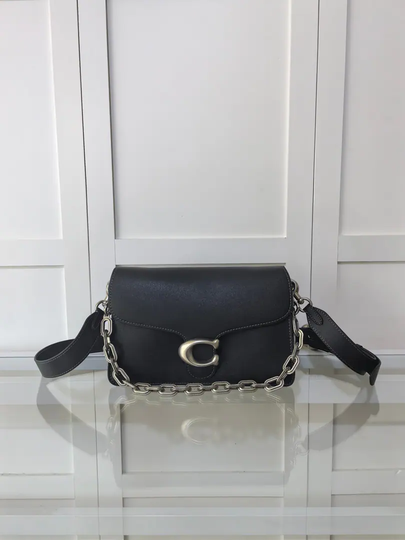 【Original factory skin】【Packaging】 Moons. chaintabby caf52 The interior layer caps were increased to be soft and flexible. A multilayered super-loading. It's very practical. Three. Shoulder belts and chains can make many styles. Dimensions26:16.5*8.5